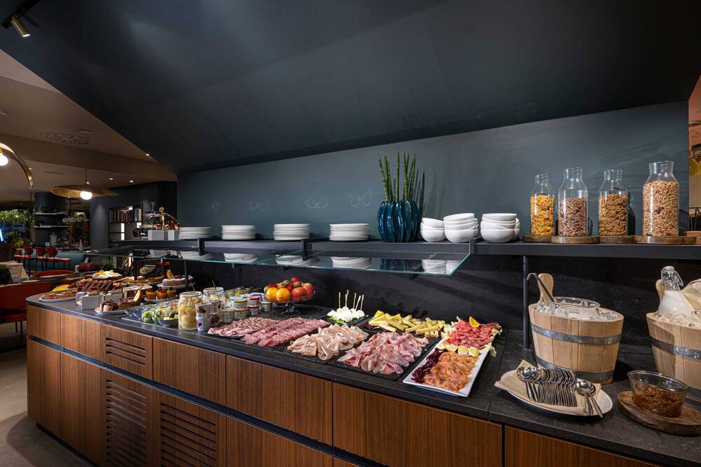 LuganoDante's Iconic Buffet Breakfast